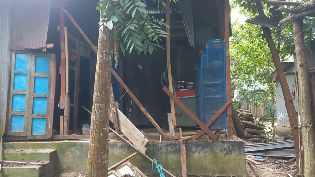 মাদারীপুরে ইতালি প্রবাসীর বাড়িতে হাতবোমা বিস্ফোরণ, আহত ২, আটক ১
